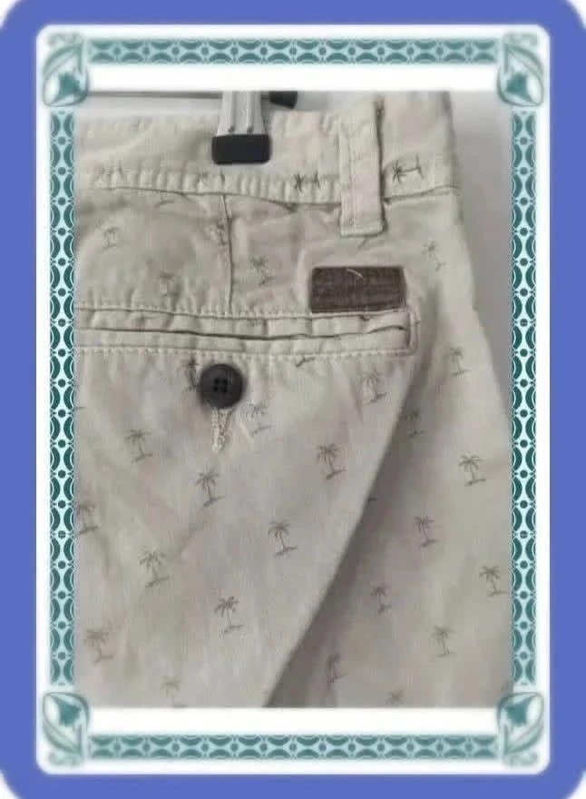 Pantalón corto beige para hombre con estampado de cocodrilo – photo 4